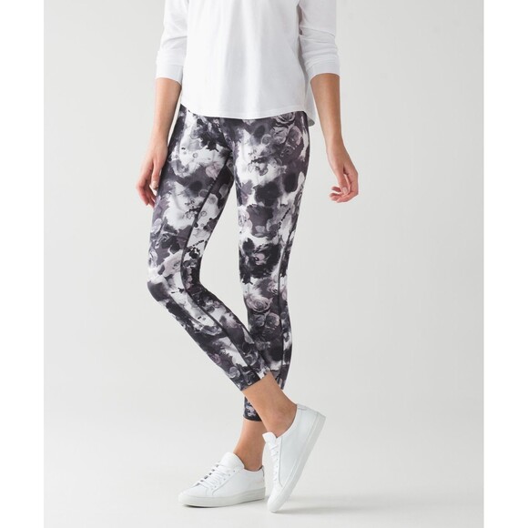 lululemon athletica Pants - Lululemon Wunder Under High-Rise Crops In The Obscurred Floral Print Size 8